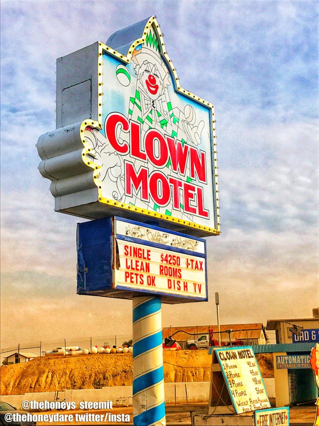 clown motel tonapah 2.jpg