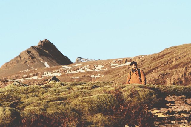 Charlie sandwiched between the terrain.