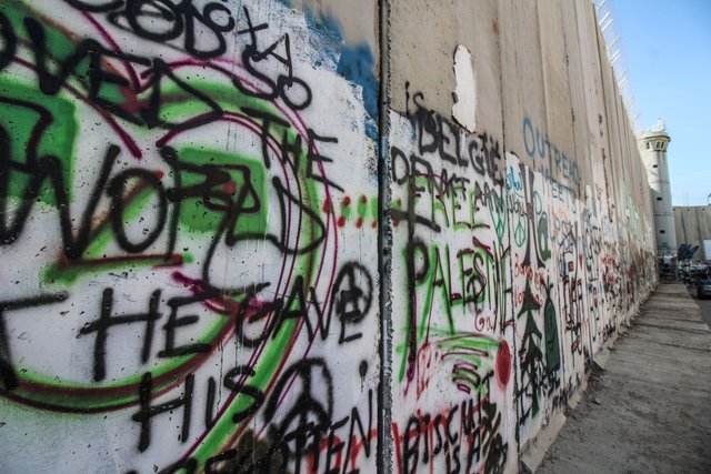 the-wall-in-palestine.jpg