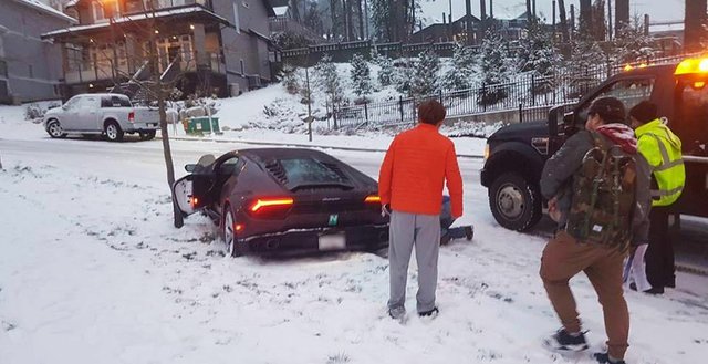 vancouver-snow-lamborghini.jpg