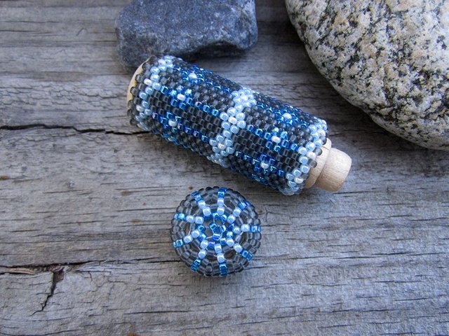 Blue Grey seed beaded needle case 1b.jpg