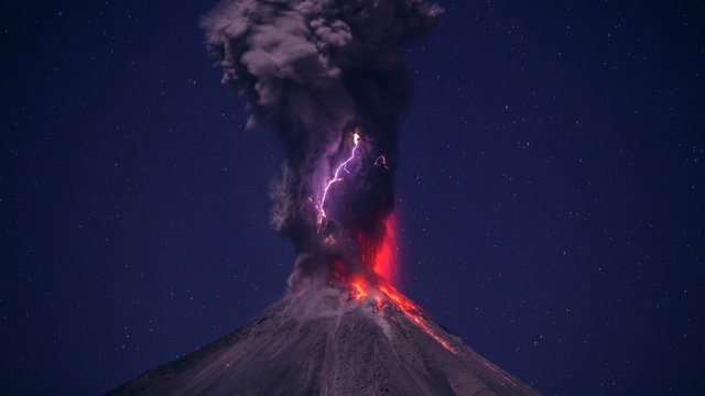 volcano_eruption_lightning_sky_102139_2048x1152.jpg