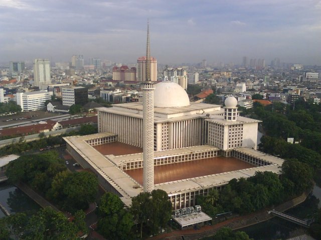 istiqlal-mosque-outside-680x510.jpg