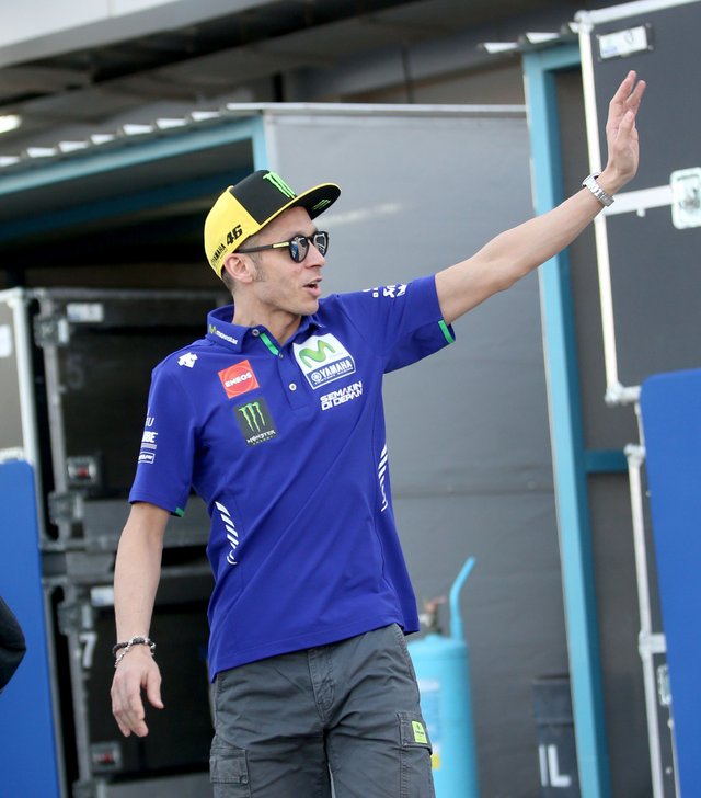 Ciao!_Italian_professional_motorcycle_racer_and_multiple_MotoGP_World_Champion_Valentino_Rossi_waving_his_hand_to_the_fans..._(33335717926).jpg