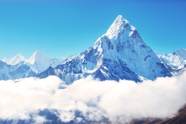 Mount Everest Peak.jpg