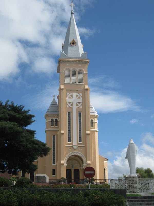 Dalat Cathedral 2.jpg