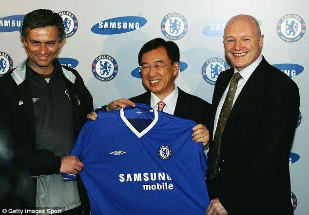 1410214520876_wps_25_Chelsea_manager_Jose_Mour.jpg