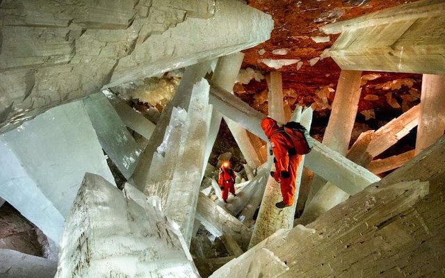 2-Crystal-Cave-of-Giants-Mexico1.jpg