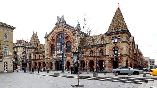 Great_Market_Hall_(Budapest)_2006.jpgv.JPG