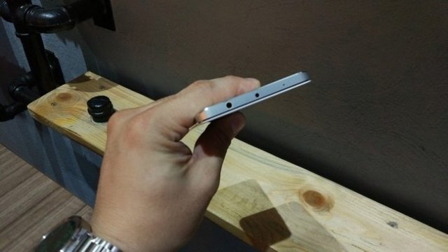 15-Xiaomi-Redmi-Note-4-hands-on-picture.jpg