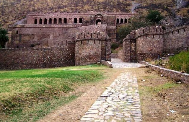 PIC 1.jpg