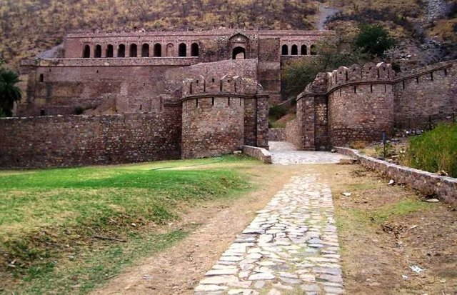 bhangarh 1 aisi jagah.jpg