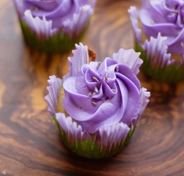 Easy Mother's Day Cupcakes.jpg