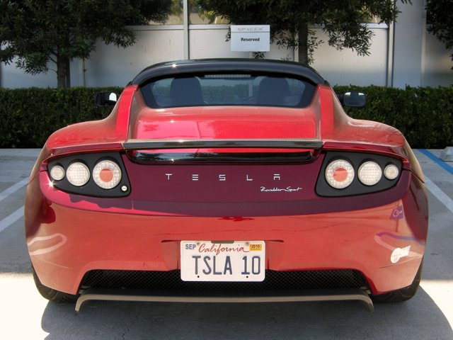 Elon_Musk's_Tesla_Roadster.jpg