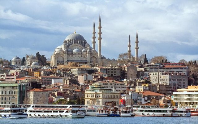 istanbul-getting there-boats in harbourjpg-xlarge.jpg