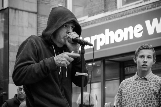 2013-11-13 15-23-26 Busker - Manchesterb.jpg