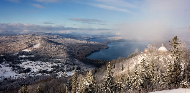 06-Зимняя панорама Обители Рассвета, оз. Тиберкуль и Небесной Обители.jpg