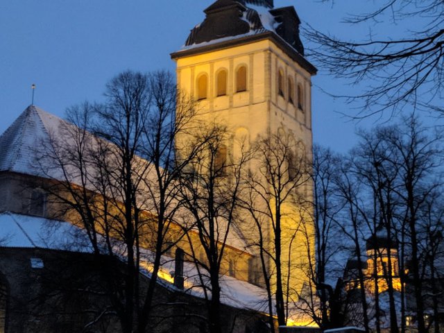 tallinn at night.jpg