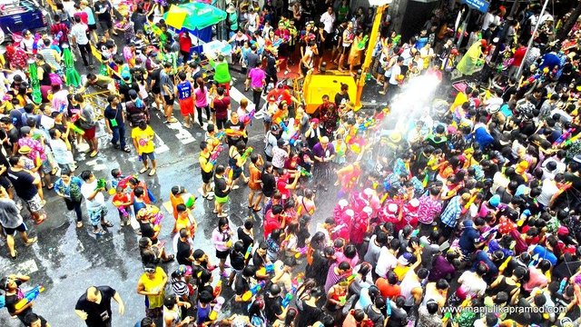 Songkran-in-Thailand-Is-it-Holi-10.jpg