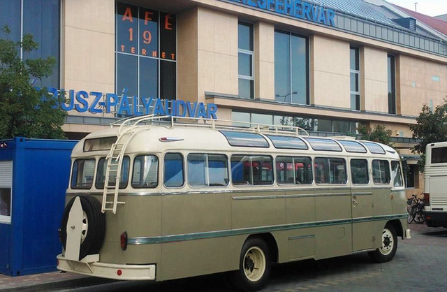 File:Ikarus 31 or 311 Works Bus, Rübeland , DDR May 1990.jpg - Wikimedia  Commons