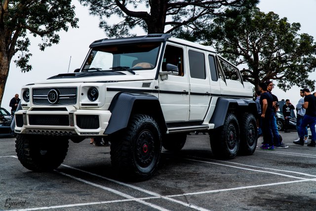 brabus 6x6.jpg