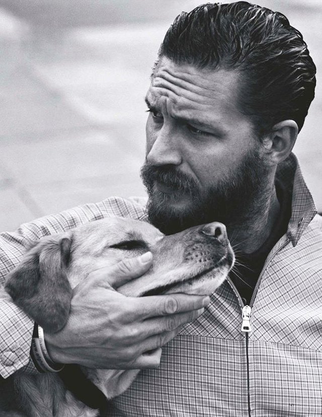 love-for-dogs-tom-hardy-59bf74a55b11c__700.jpg