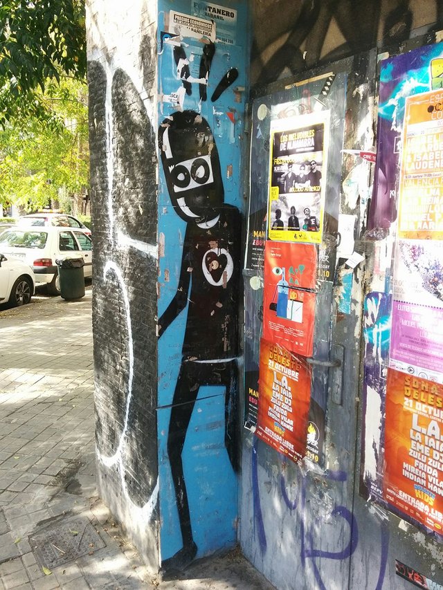 graffiti-valencia-spain-ninja-extraterrestre-love-amor-steemit-trenz (52).jpg