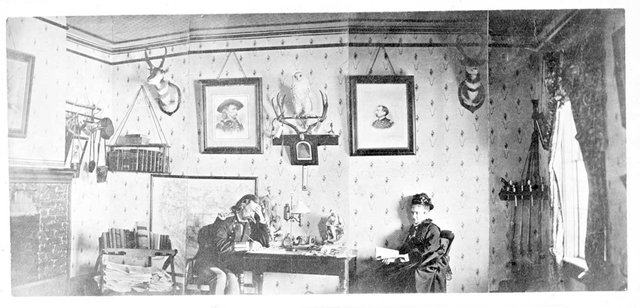 1280px-George_Armstrong_Custer_and_wife_Fort_Lincoln_Dakota_Territory.jpg