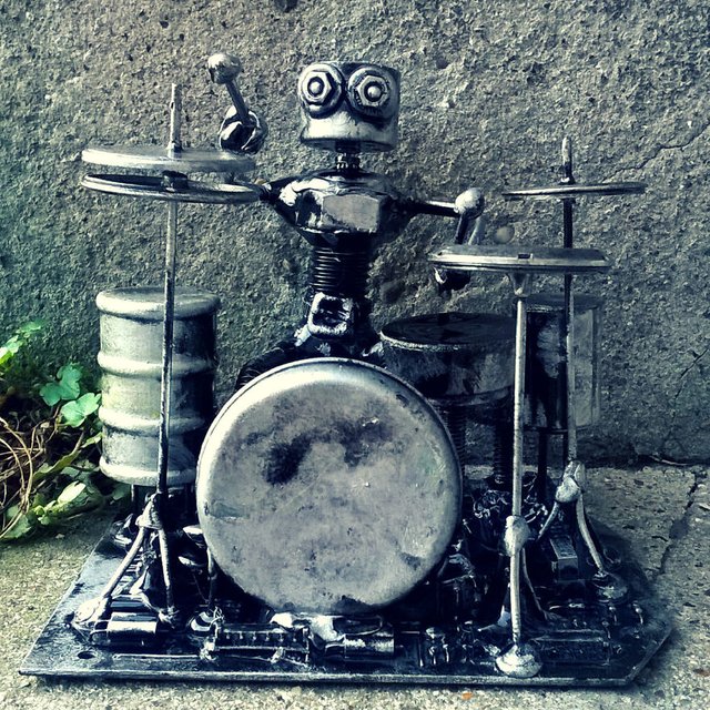 This-Brighton-Artist-is-Slowly-Filling-the-World-With-Robots-and-Youll-Want-To-Find-One-5a63648b7c538-png__880.jpg