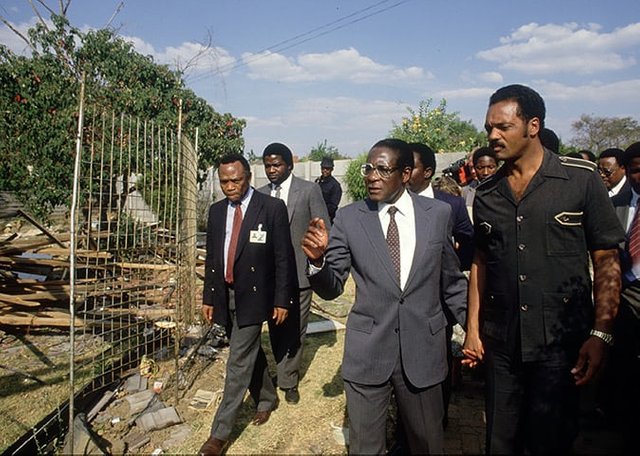 1986-Zimbabwe-PM-Robert-M-041.jpg