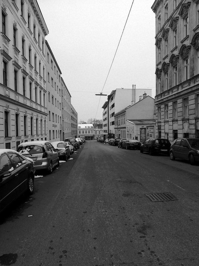 Kreuzung Flachgasse goldschlagstraße schwarzweiss.jpg