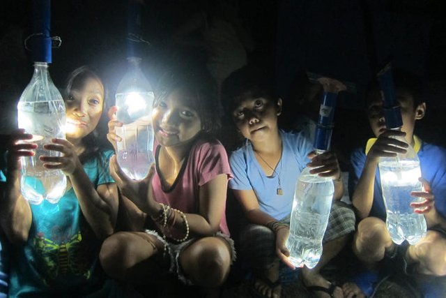 Solar Bottle Lamps: Water + Bleach = Light