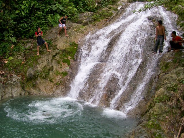 wisata+air+terjun+tingkat+tujuh+aceh+selatan1.jpg