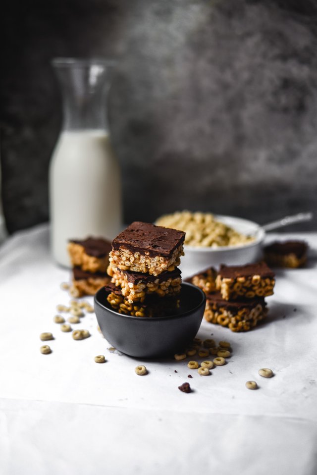 4-Ingredient Peanut Butter Chocolate Cereal Bars (5).jpg