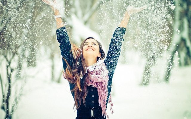 7257_First-snow-this-year-happy-magic-moments.jpg