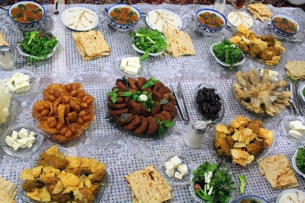 Iftar-table-in-north-Iran.jpg