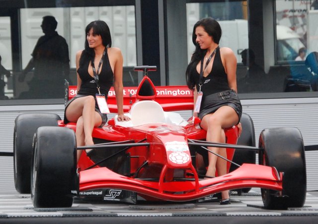 SF_Donington_Liverpool_girls.jpg