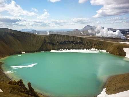 askja-lake-GettyImages-517529757.jpg