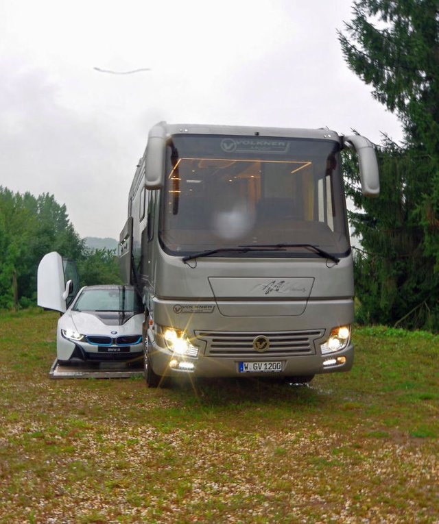 motorhome-garage-volkner-mobil-performance-s-5a0018e661996__700.jpg