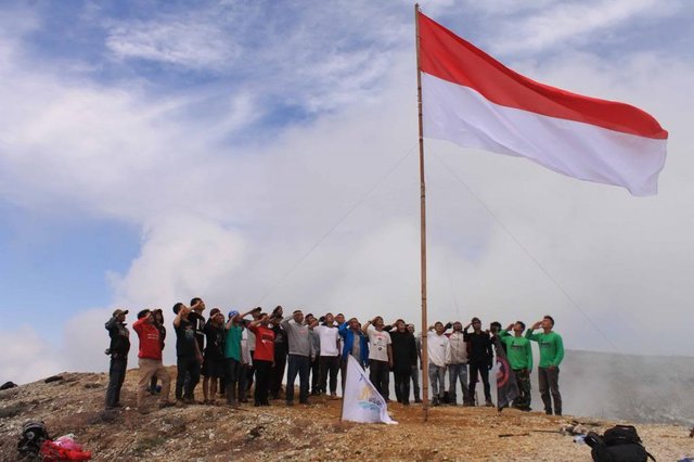 hormat-bendera-merah-putih.jpg