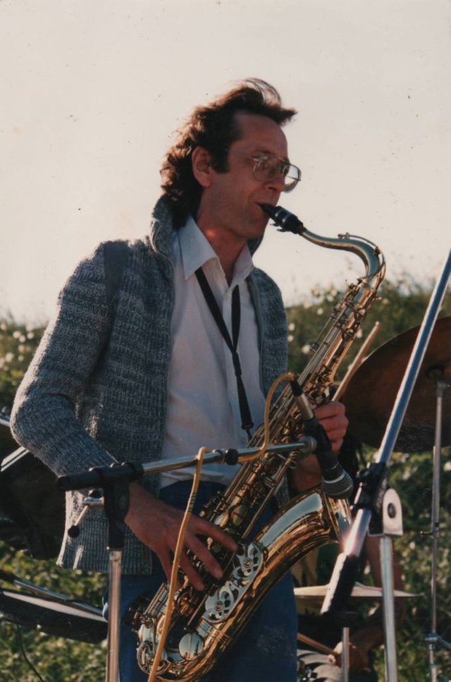 Baz tenor sax 1986 SMALL.jpg