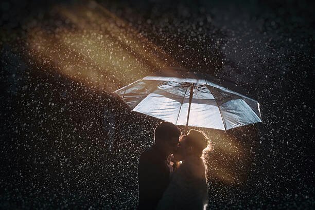 kissing-in-the-rain-picture-id638677636-2125541017.jpg