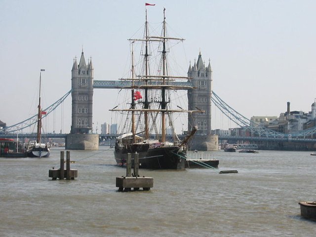 800px-Slave_ship_tower_bridge_2007.jpg