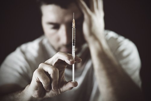 drugabuse-shutterstock207393277-man_using_needle-feature_image-heroin.jpg