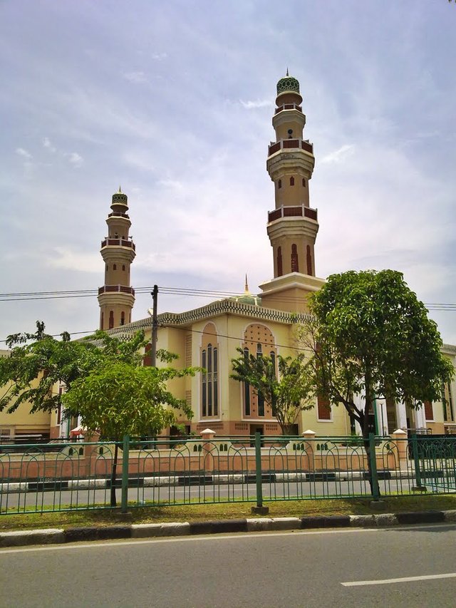 masjid_agung_al_makmur_lampriet_oman.jpg