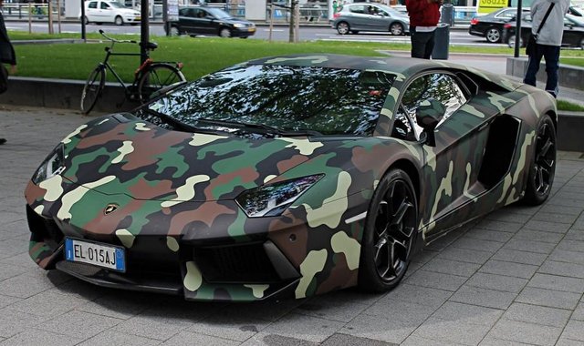 Lamborghini-Aventador-with-Jungle-Camouflage-Wrap-0.jpg