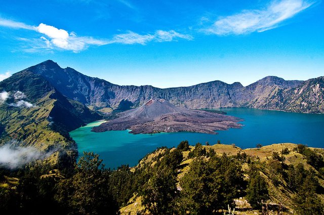 Pesona-Gunung-Rinjani-Bak-Surga-Yang-Terlihat-wisata-lombok-lomboktourplus.jpg
