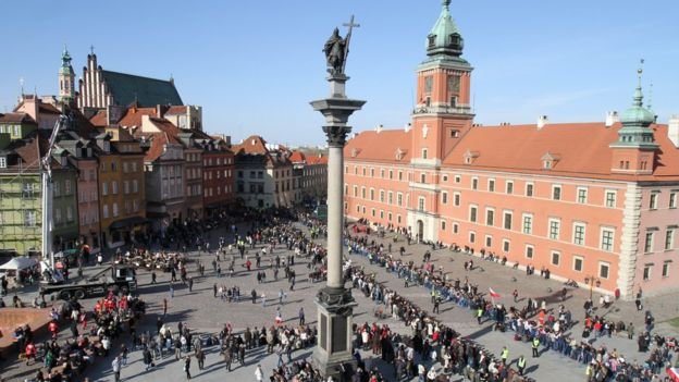 _87513982_poland_warsaw_castlesquare (1).jpg