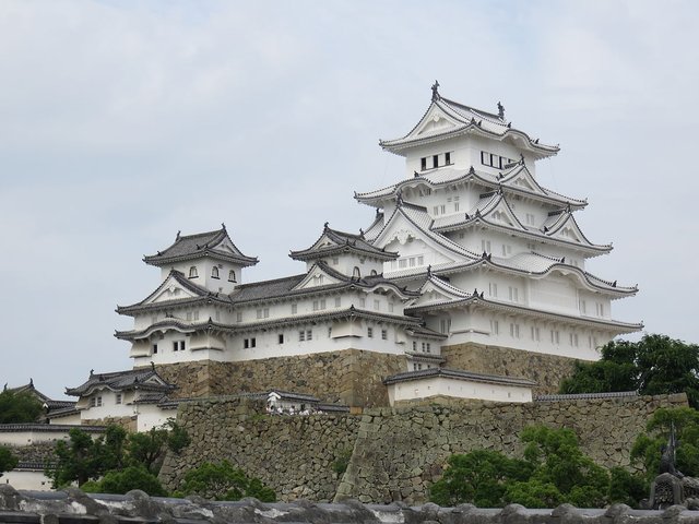 Himeji_Castle_Keep_Tower_after_restoration_2015.jpg