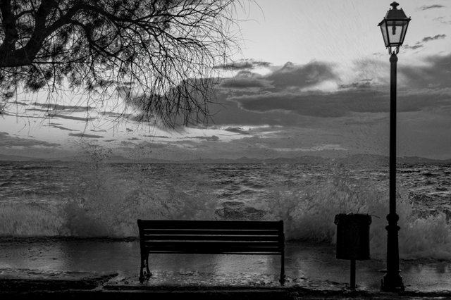 bad-weather-bench-bin-93046.jpg